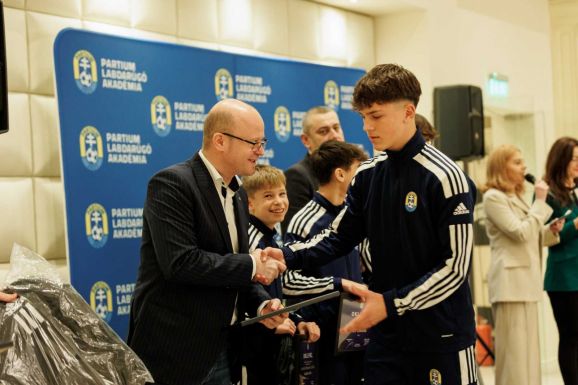 Évzáró gálán díjazta idei legjobbjait a Partiumi Labdarúgó Akadémia